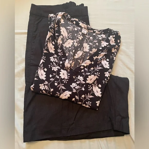 Old Navy Black linen shorts with floral top - Picture 1 of 16